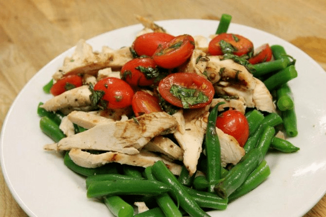 пилешка салата на протеинска диета